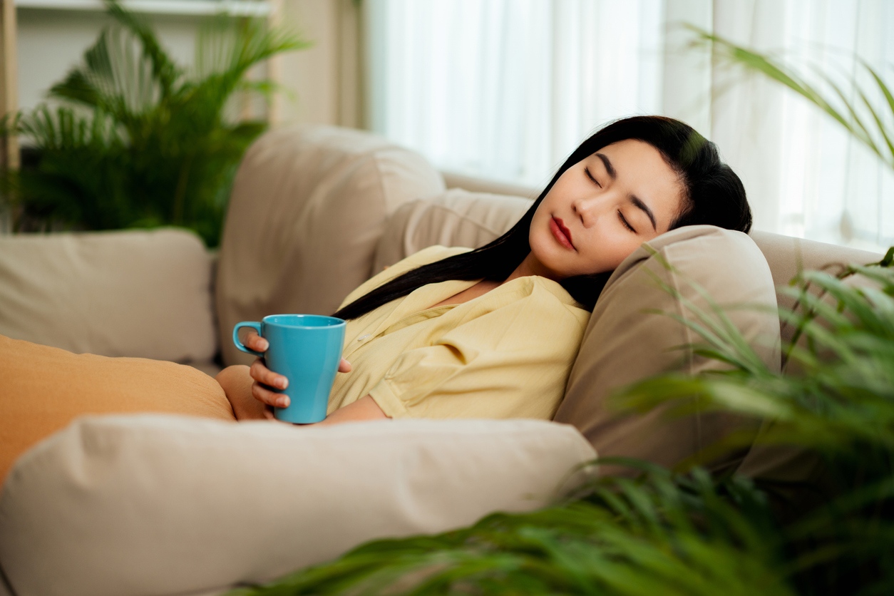 Chás relaxantes para noites frias: como melhorar o sono no inverno