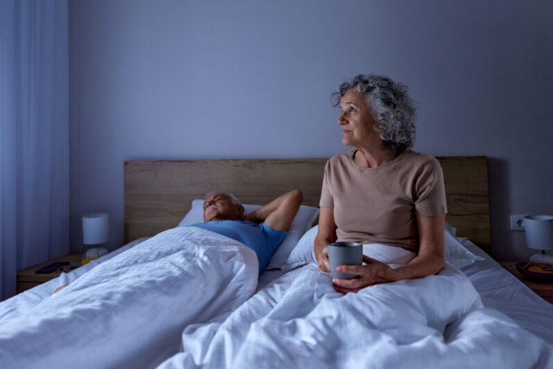 Chás para esquentar e dormir melhor no inverno: aliados naturais contra a ansiedade e a insônia