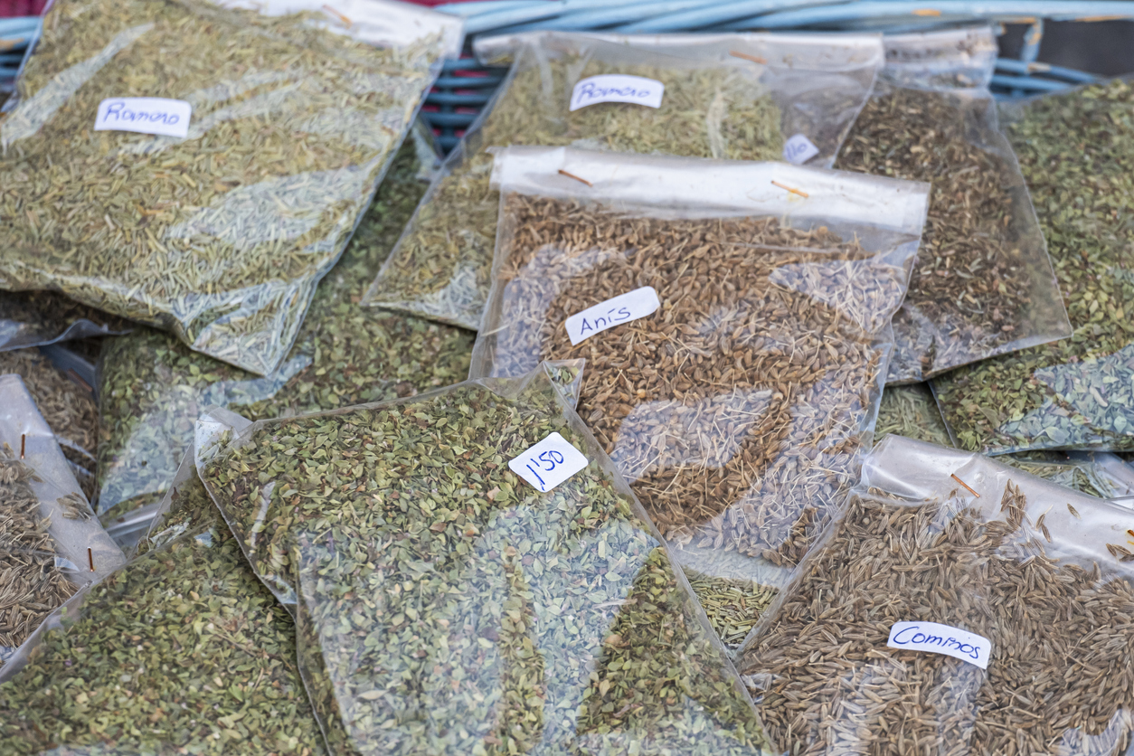 Terceirização de chás a granel: é possível? Entenda como funciona o processo