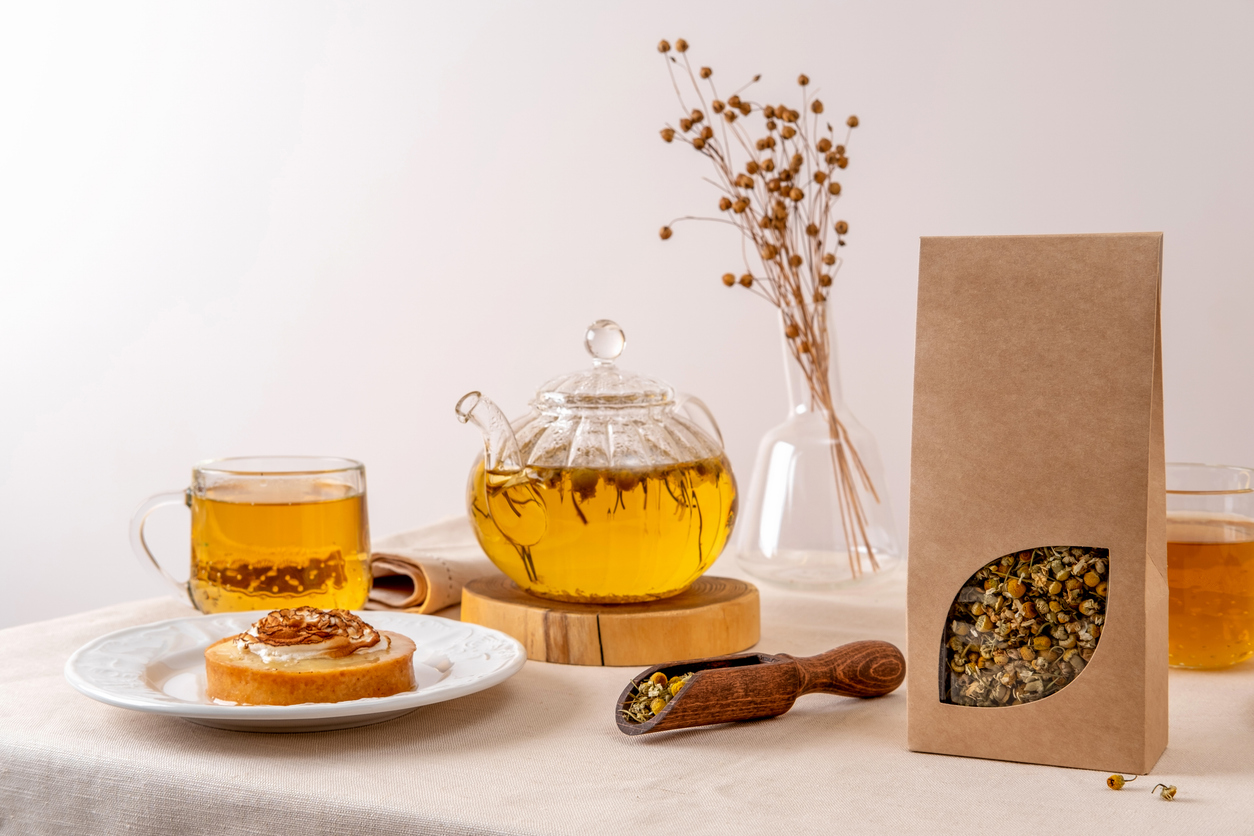 Start 2026: benefícios de terceirizar sua linha de chás e crescer no food service o ano todo